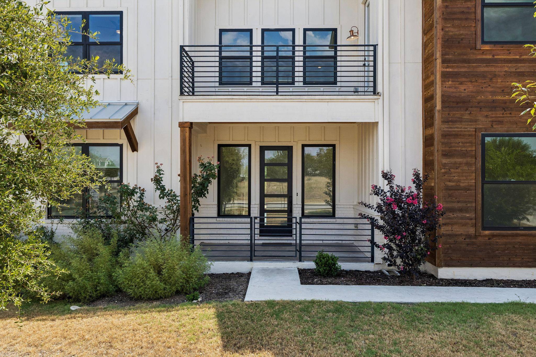 288 Smoke Tree CIR, Dripping Springs, TX 78620