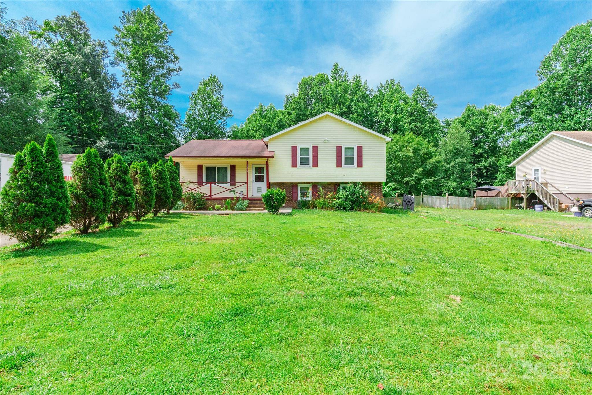 2675 Tablerock RD, Lenoir, NC 28645
