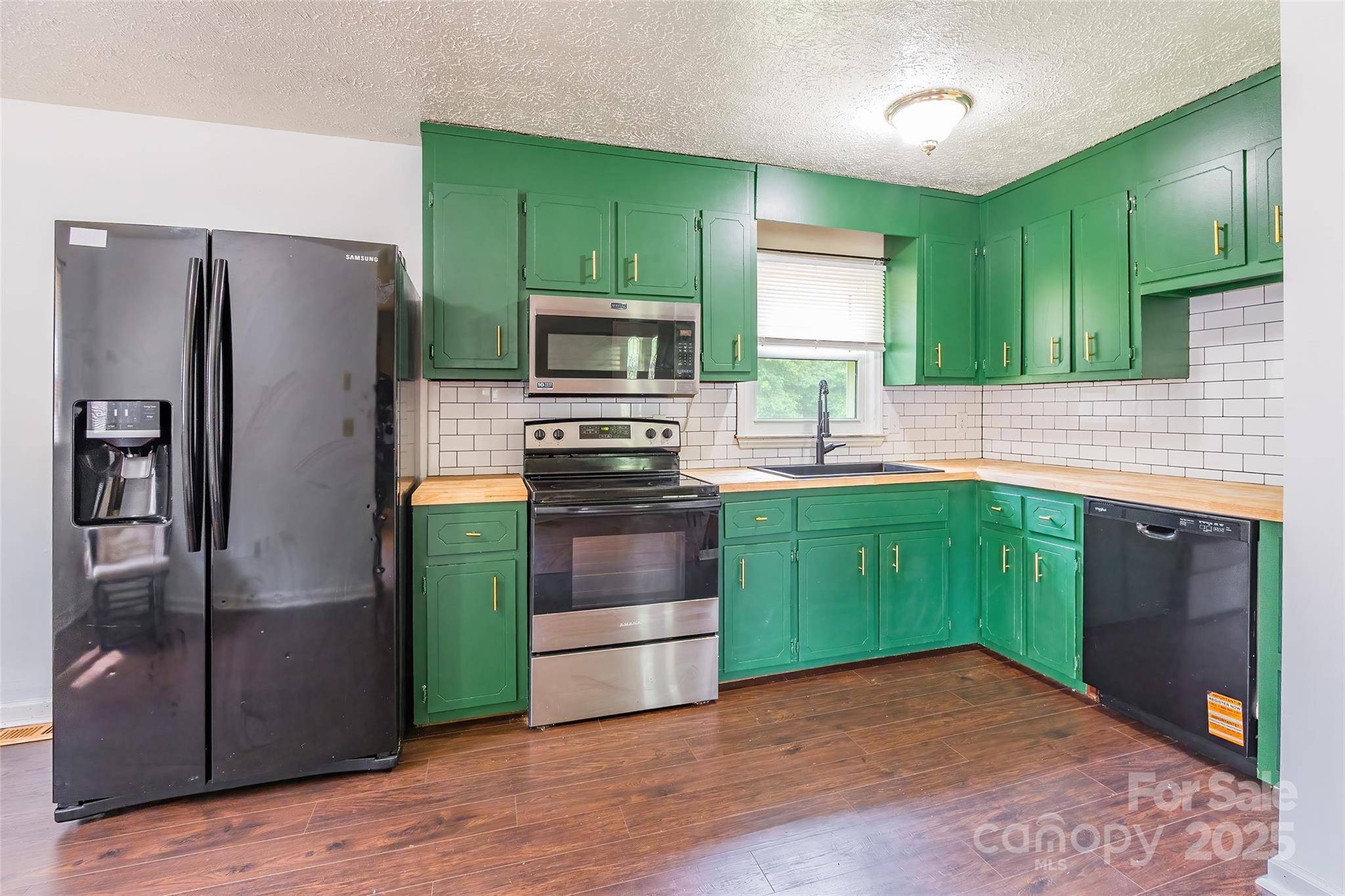 2675 Tablerock RD, Lenoir, NC 28645