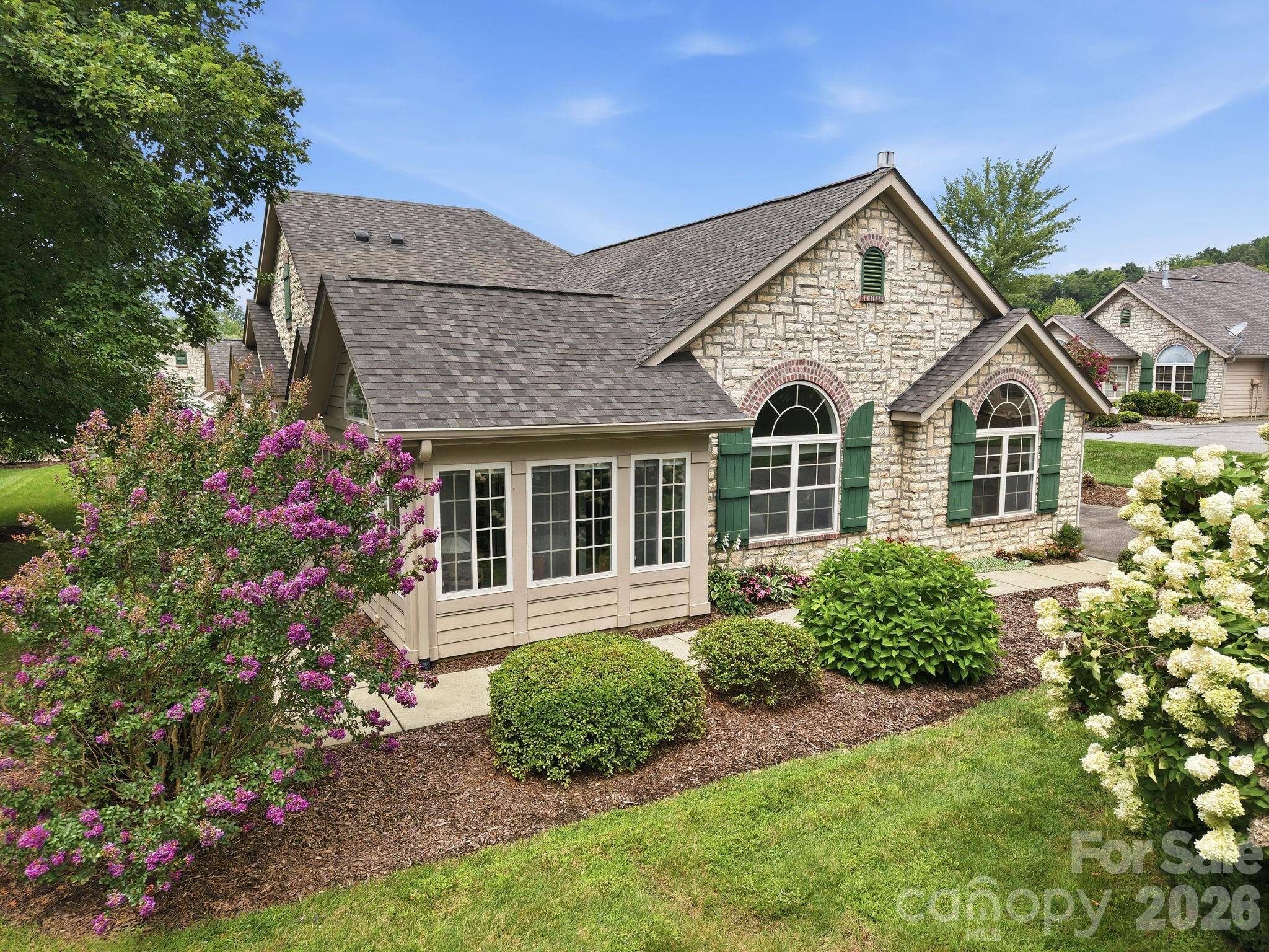 98 Mountain Meadow CIR, Weaverville, NC 28787