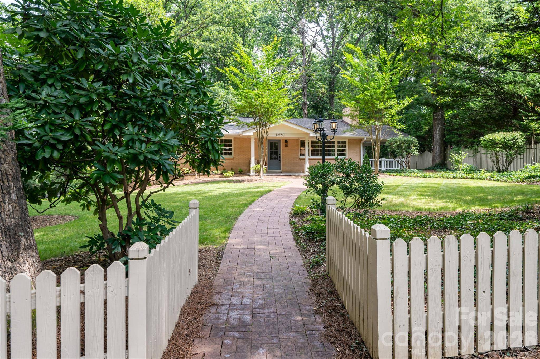 30 Stockwood RD, Asheville, NC 28803