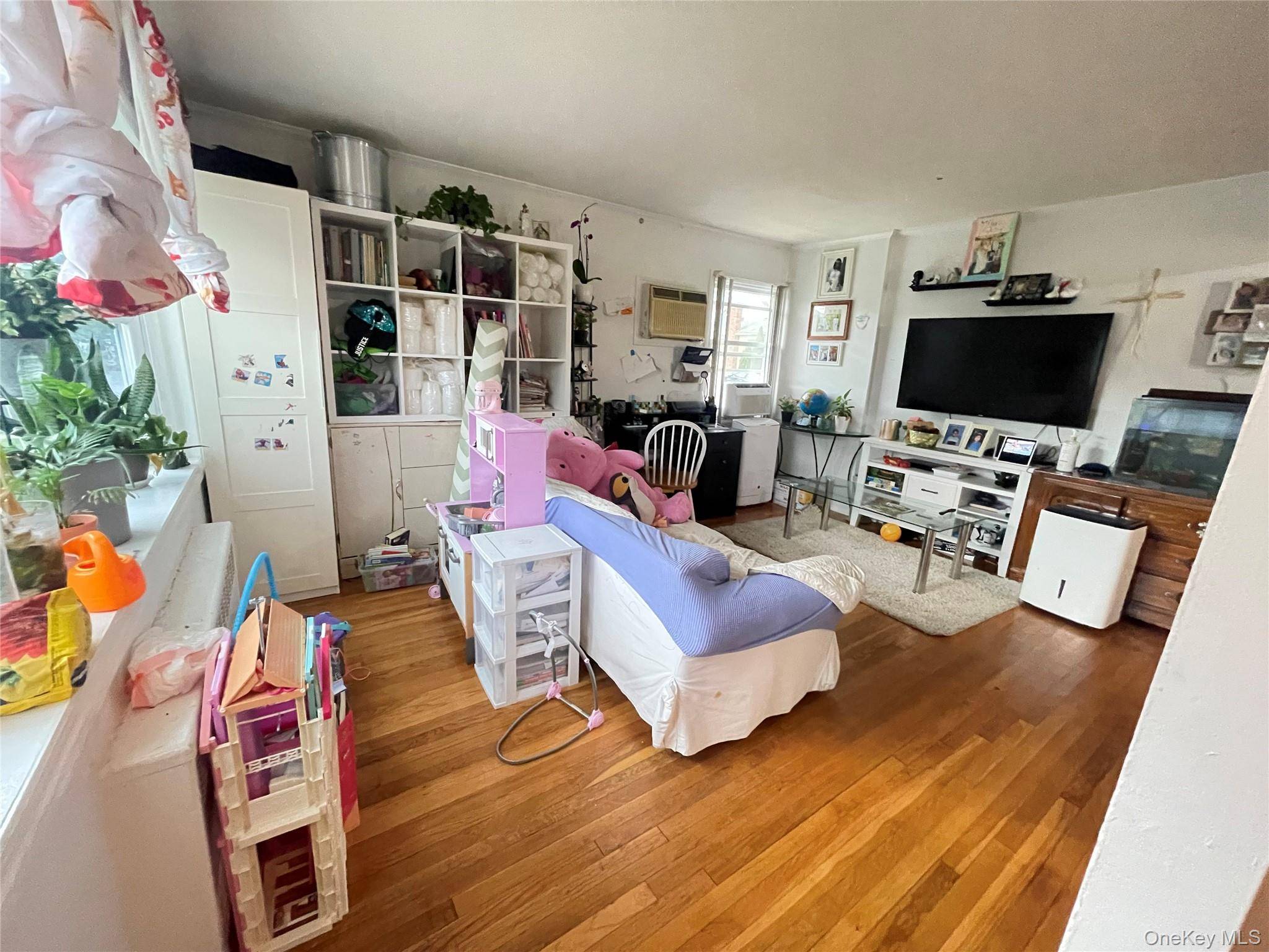 32 Edgewood RD, Port Washington, NY 11050