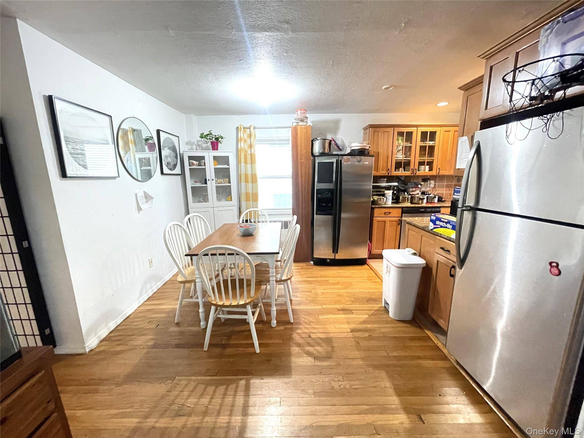 32 Edgewood RD, Port Washington, NY 11050