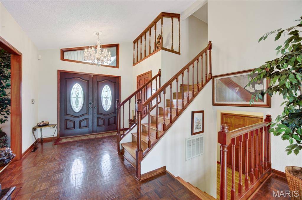 106 Meadow LN, St Robert, MO 65584