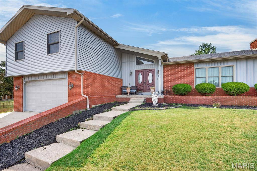 106 Meadow LN, St Robert, MO 65584