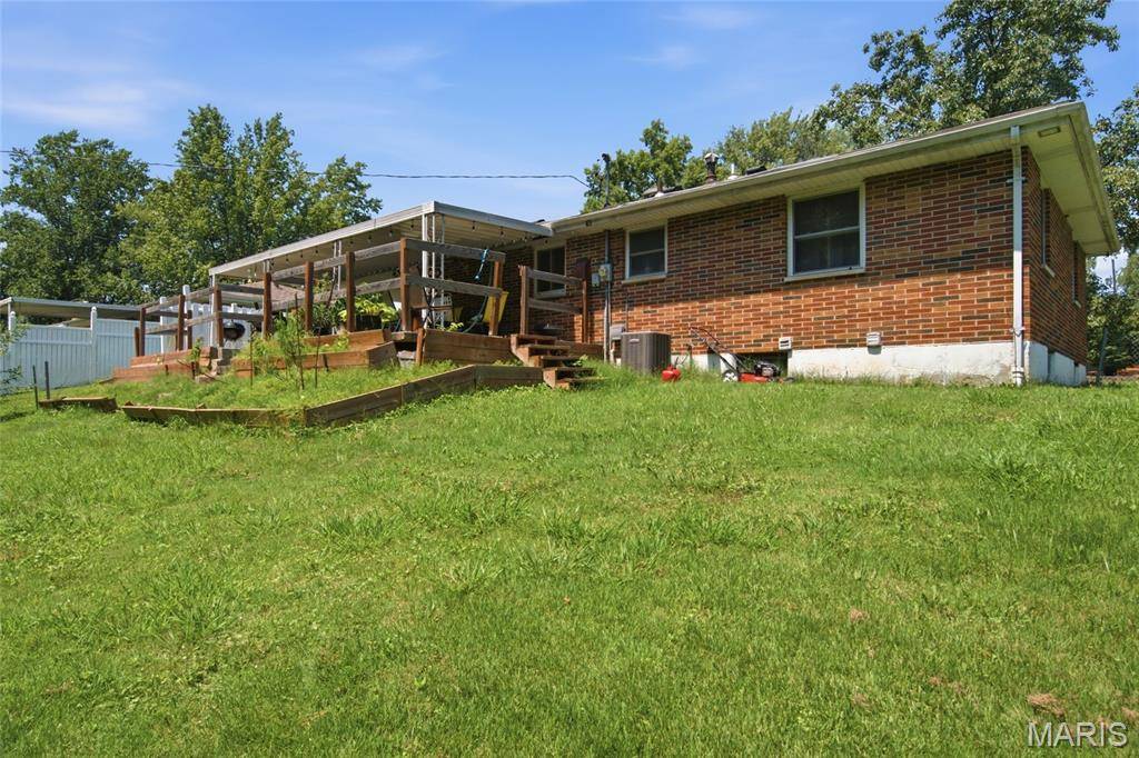 808 Wilshire DR, Belleville, IL 62223