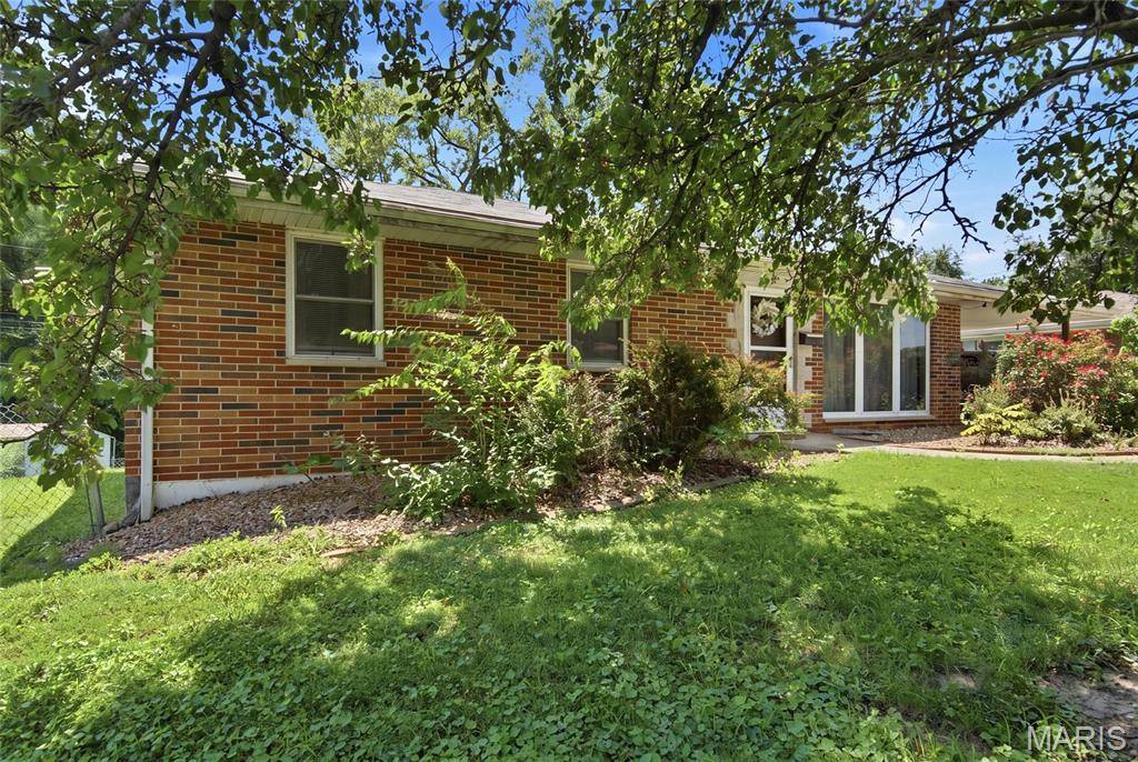 808 Wilshire DR, Belleville, IL 62223