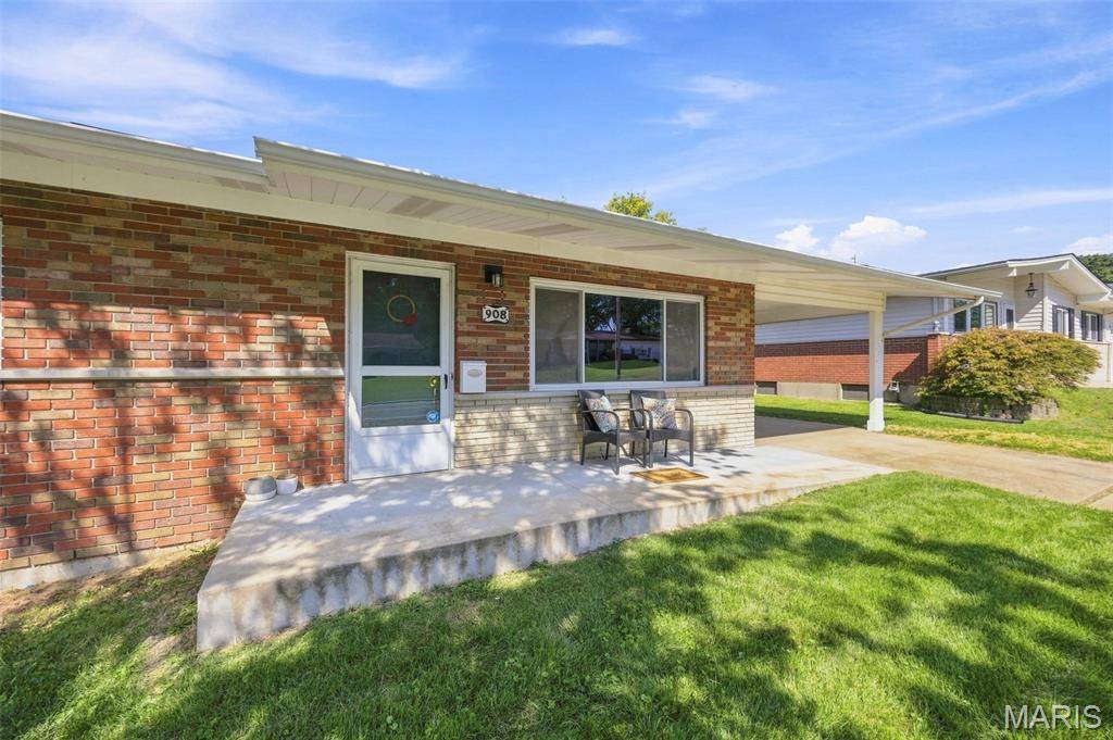 908 Buckley RD, Mehlville, MO 63125