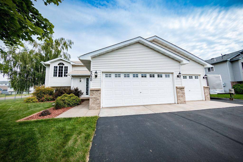 2030 Joes Lake RD SE, Cambridge, MN 55008