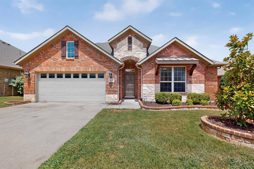 9215 Moon River Court, Arlington, TX 76002
