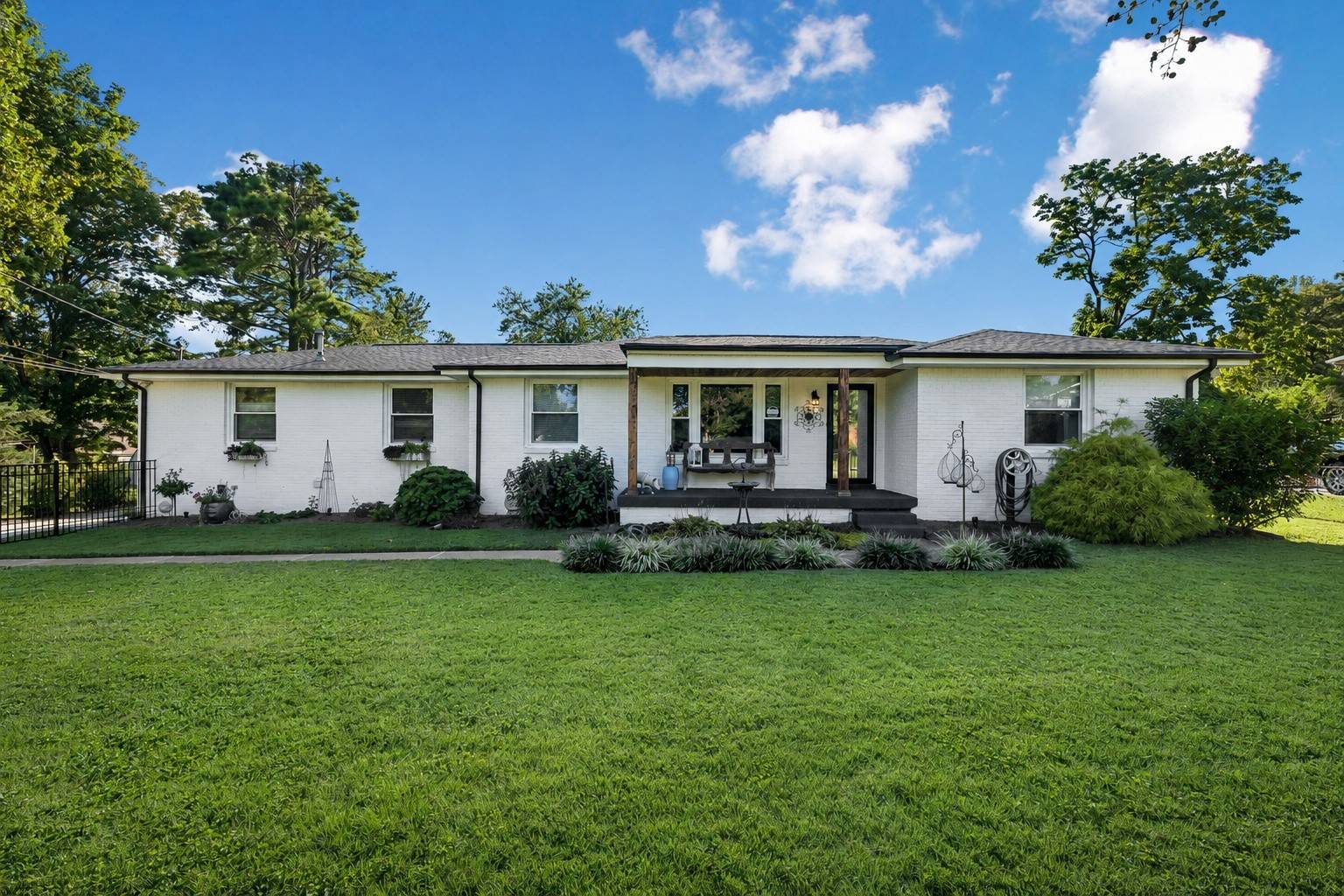 303 Weldon Dr, Hermitage, TN 37076