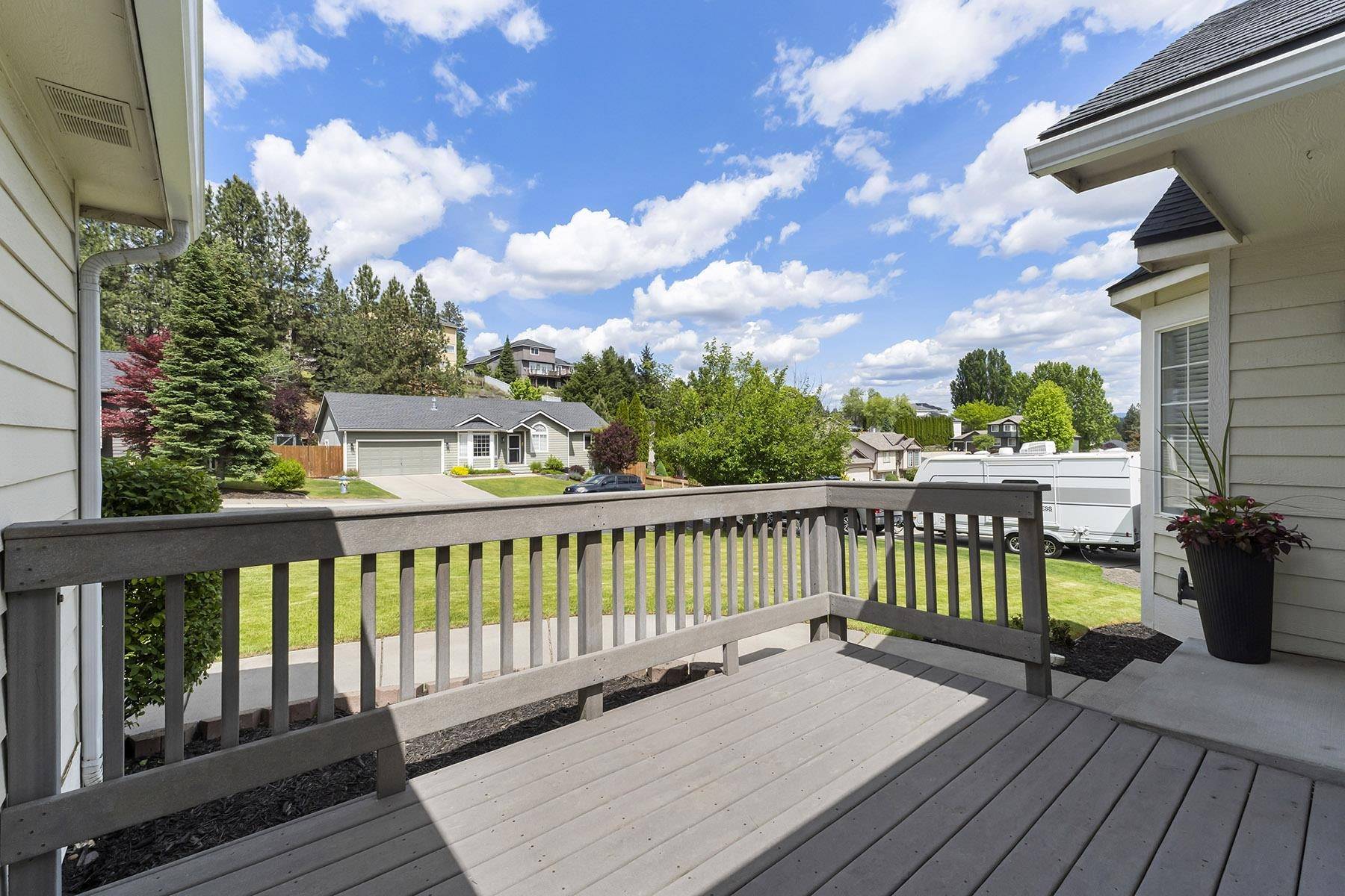 808 E Country Hill Ct, Spokane, WA 99208