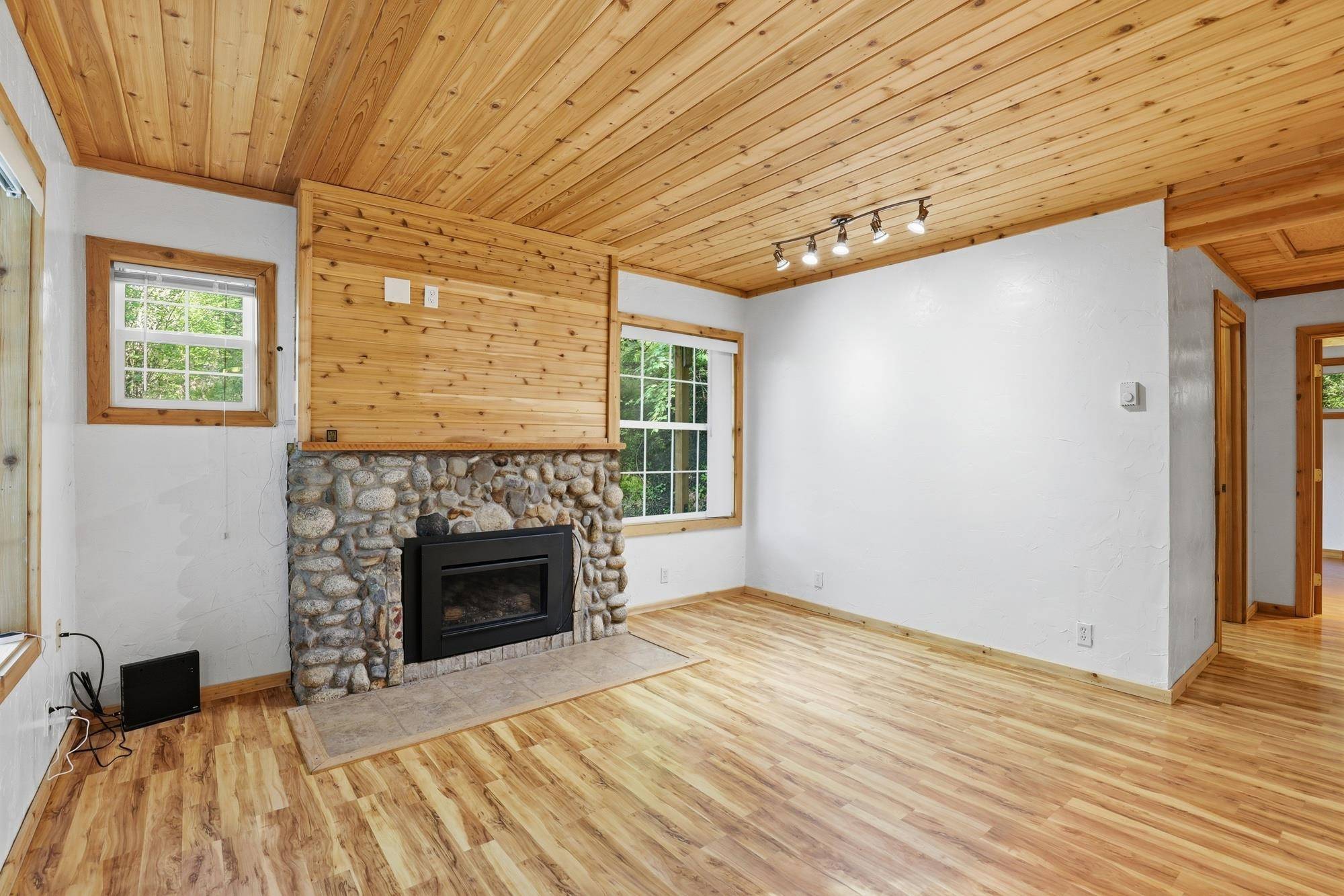 14354 N MEADOW Ln, Newman Lake, WA 99025