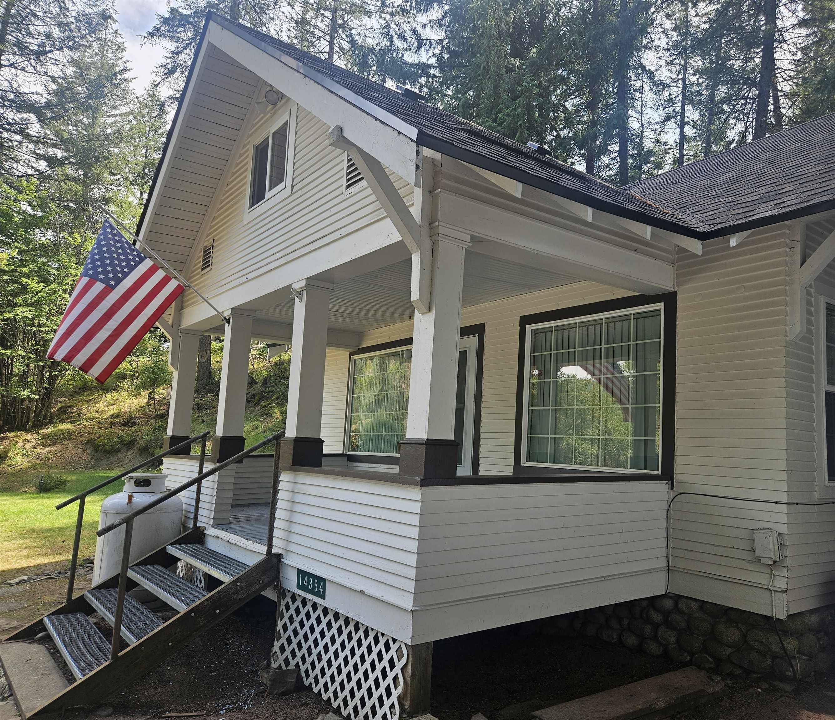 14354 N MEADOW Ln, Newman Lake, WA 99025