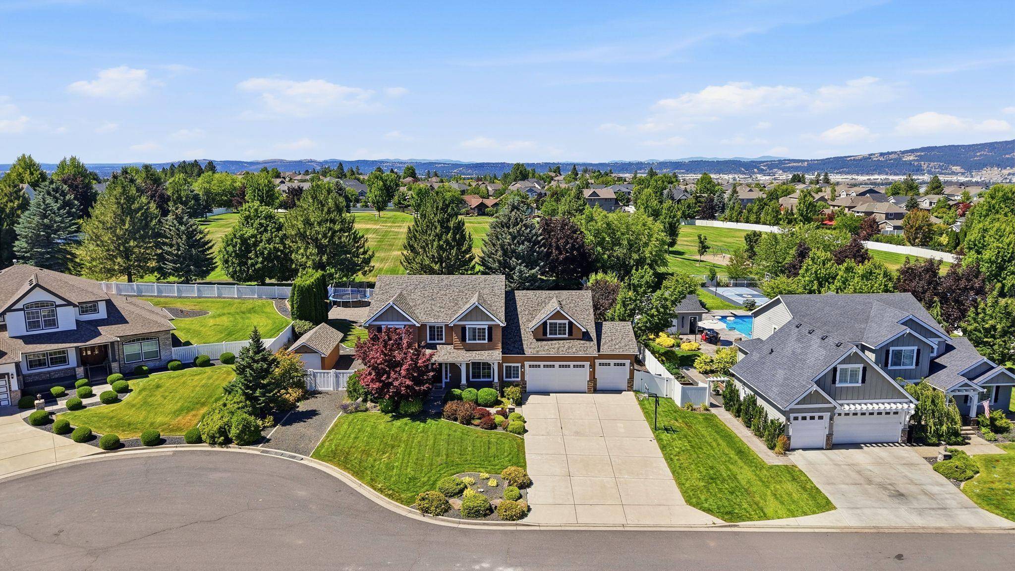17211 E Rosemont Ln, Greenacres, WA 99016
