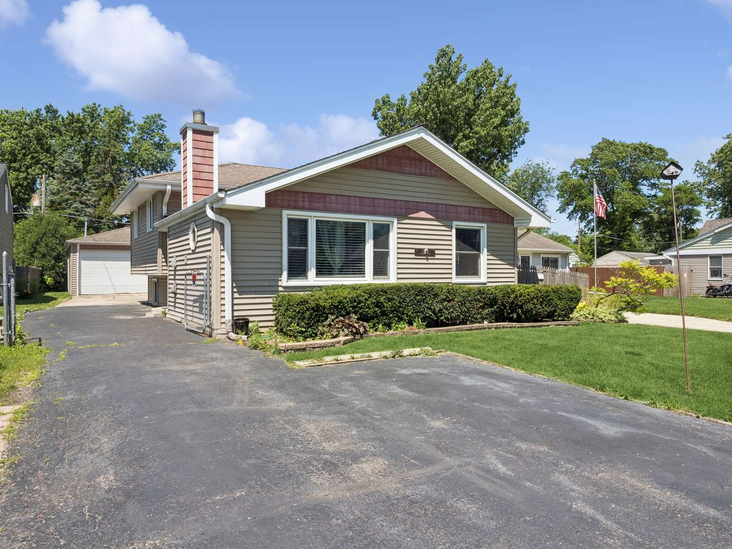 4006 Liberty BLVD, Westmont, IL 60559