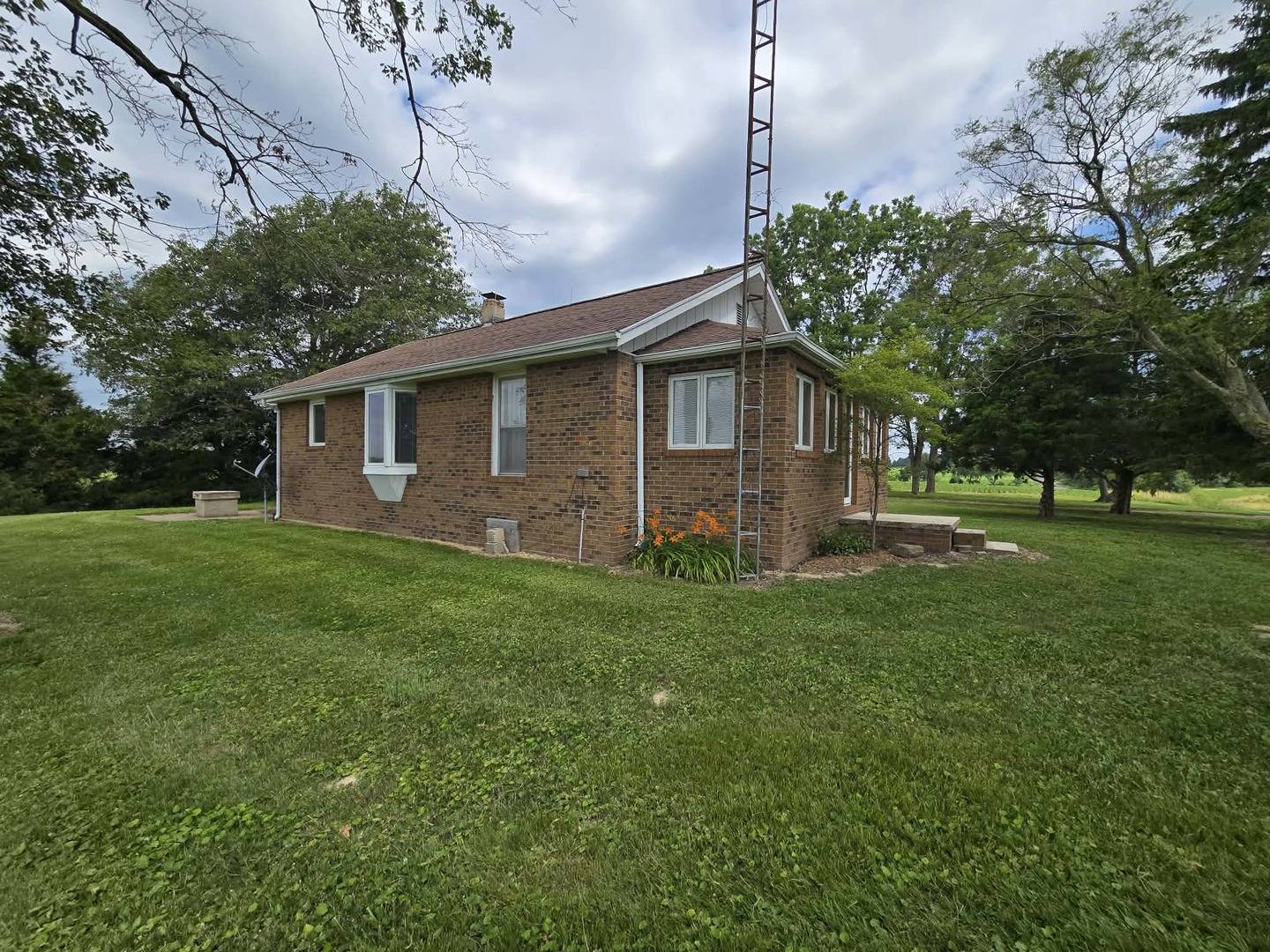 2333 County Road 800 E RD, Burnt Prairie, IL 62820