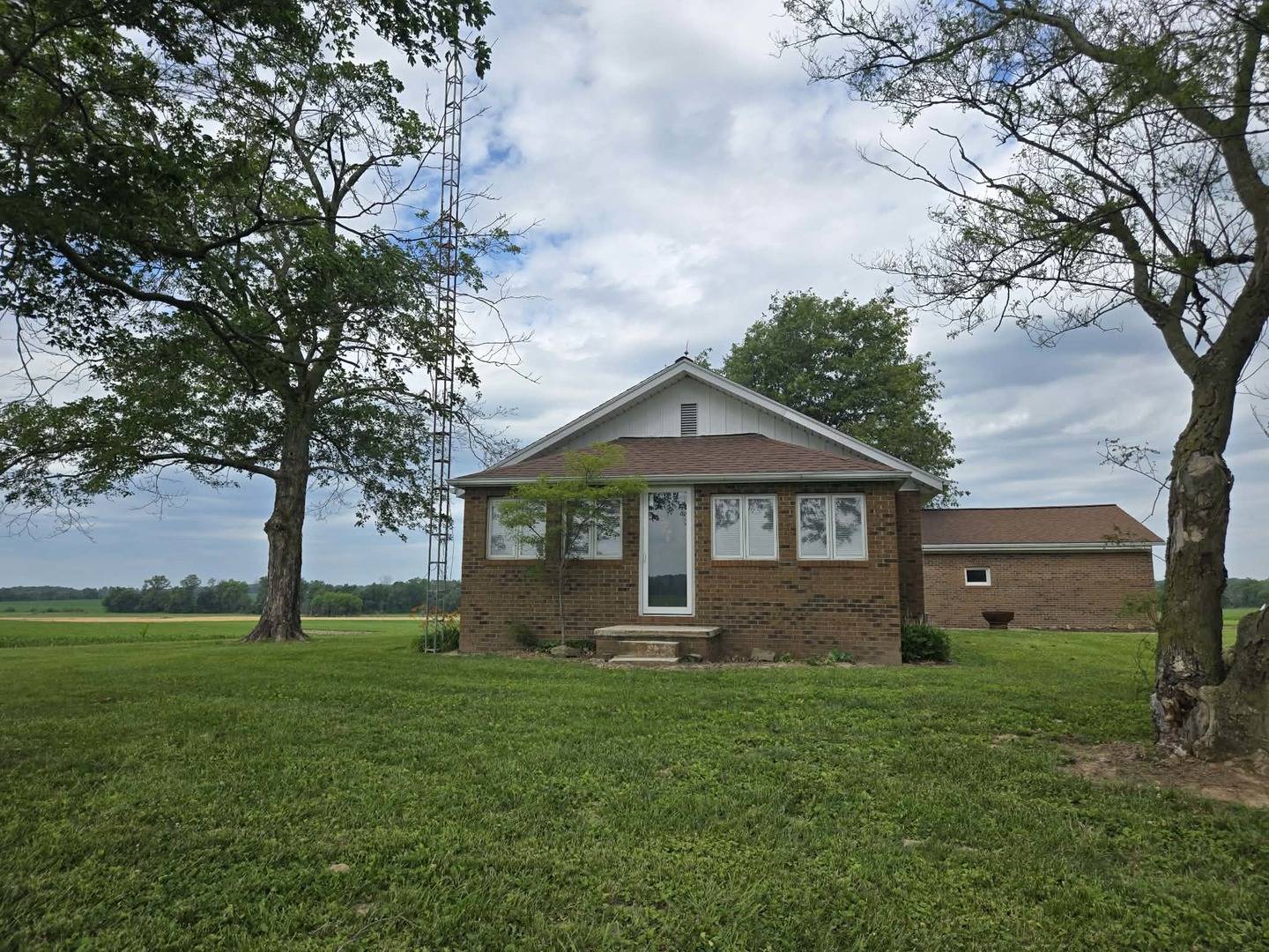2333 County Road 800 E RD, Burnt Prairie, IL 62820