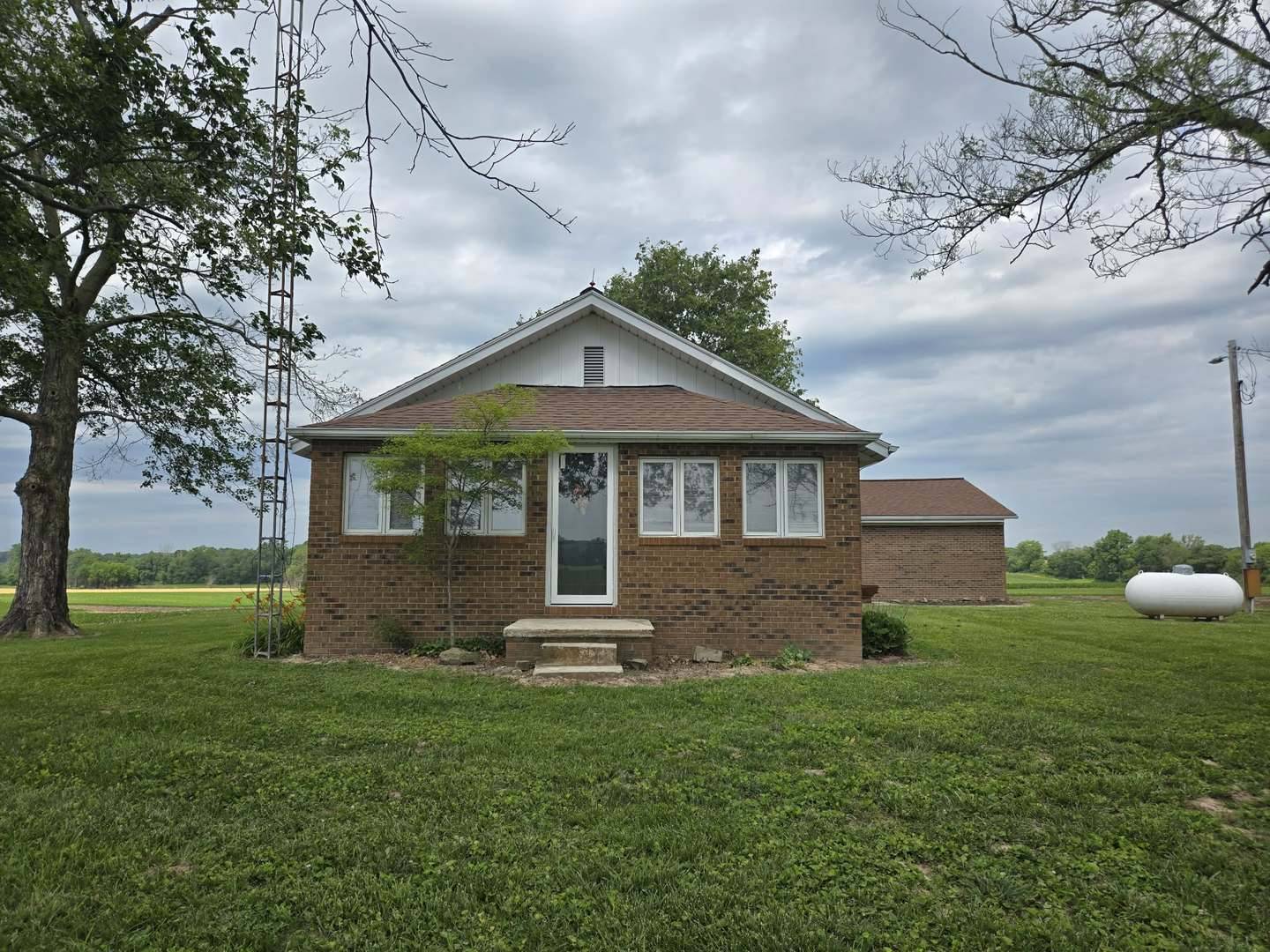 2333 County Road 800 E RD, Burnt Prairie, IL 62820