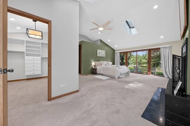 16 Falkirk RD, Hawthorn Woods, IL 60047