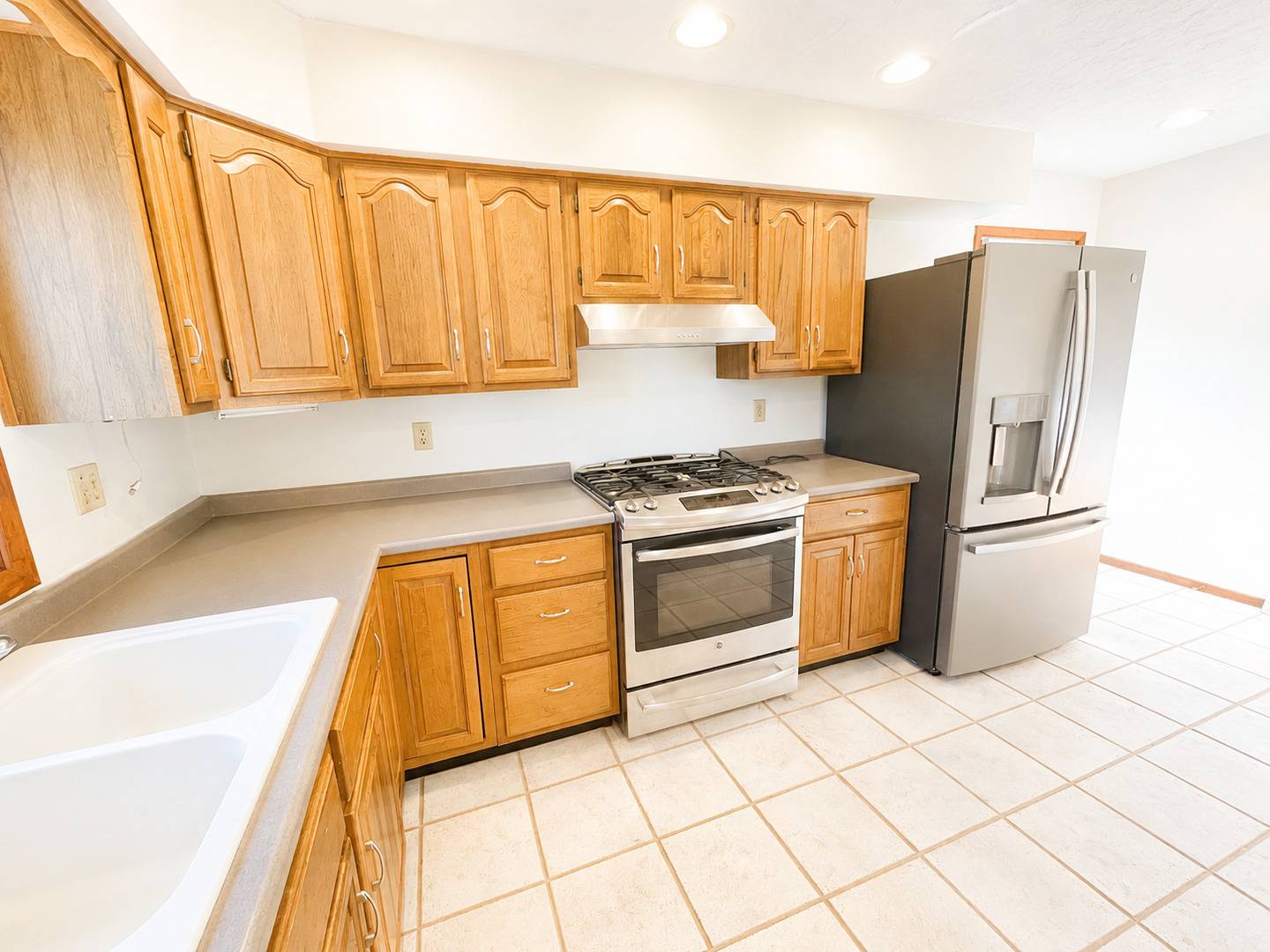 404 Clayton DR, Watseka, IL 60970