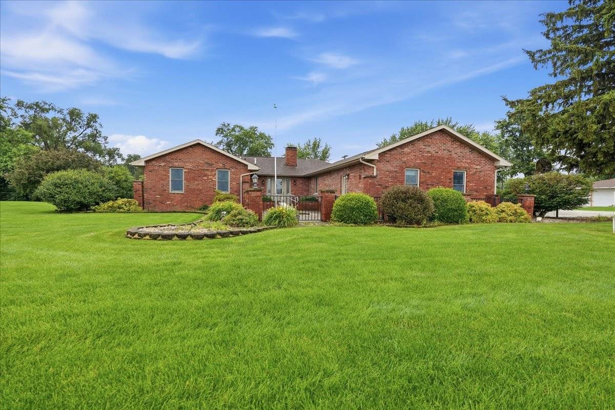 404 Clayton DR, Watseka, IL 60970