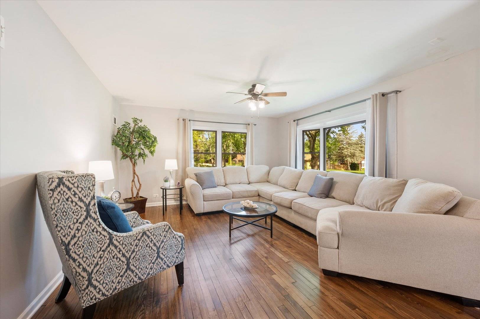 16W661 White Pine RD, Bensenville, IL 60106