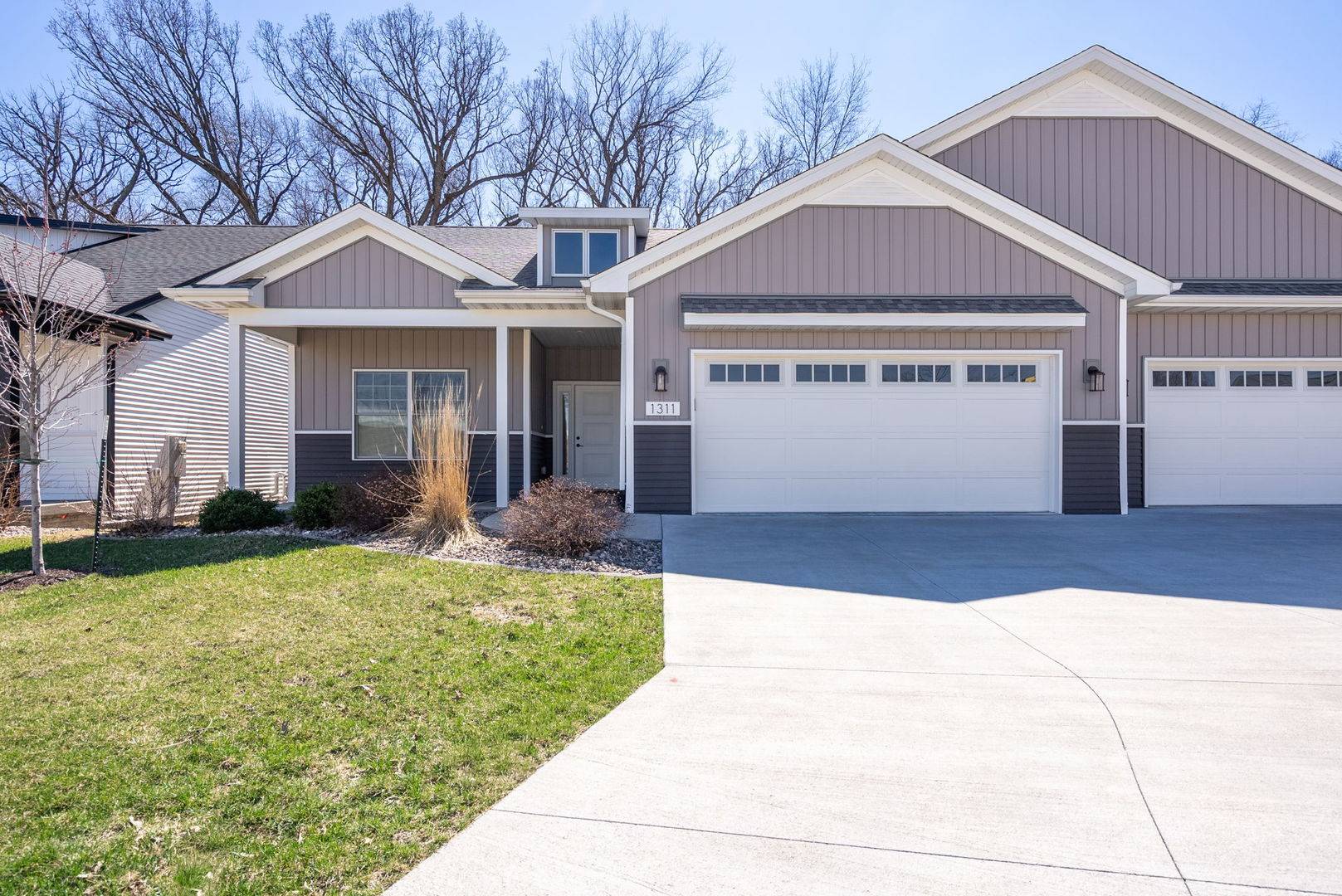 1311 Heights CT, Bettendorf, IA 52722