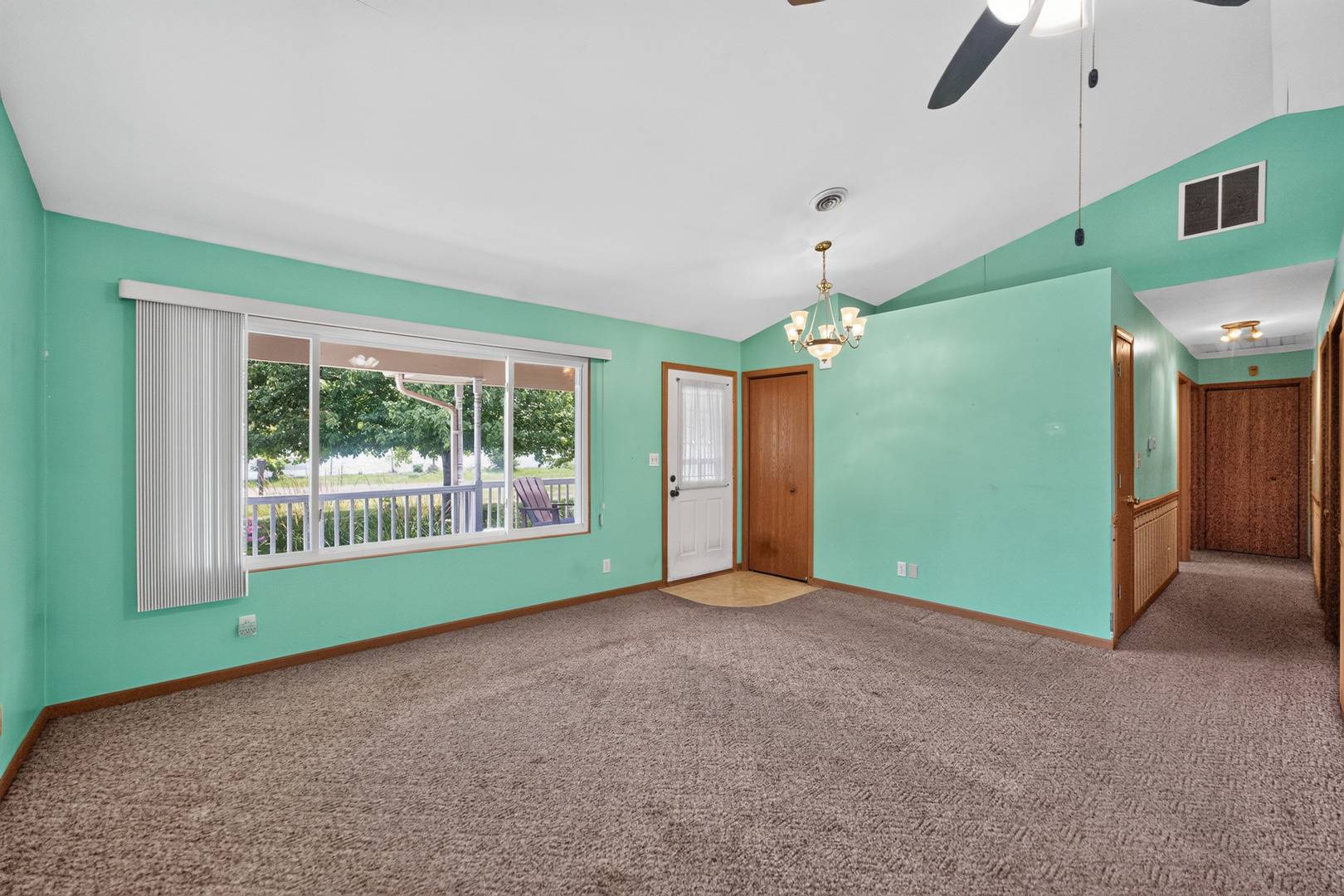 412 Spruce LN, Amboy, IL 61310