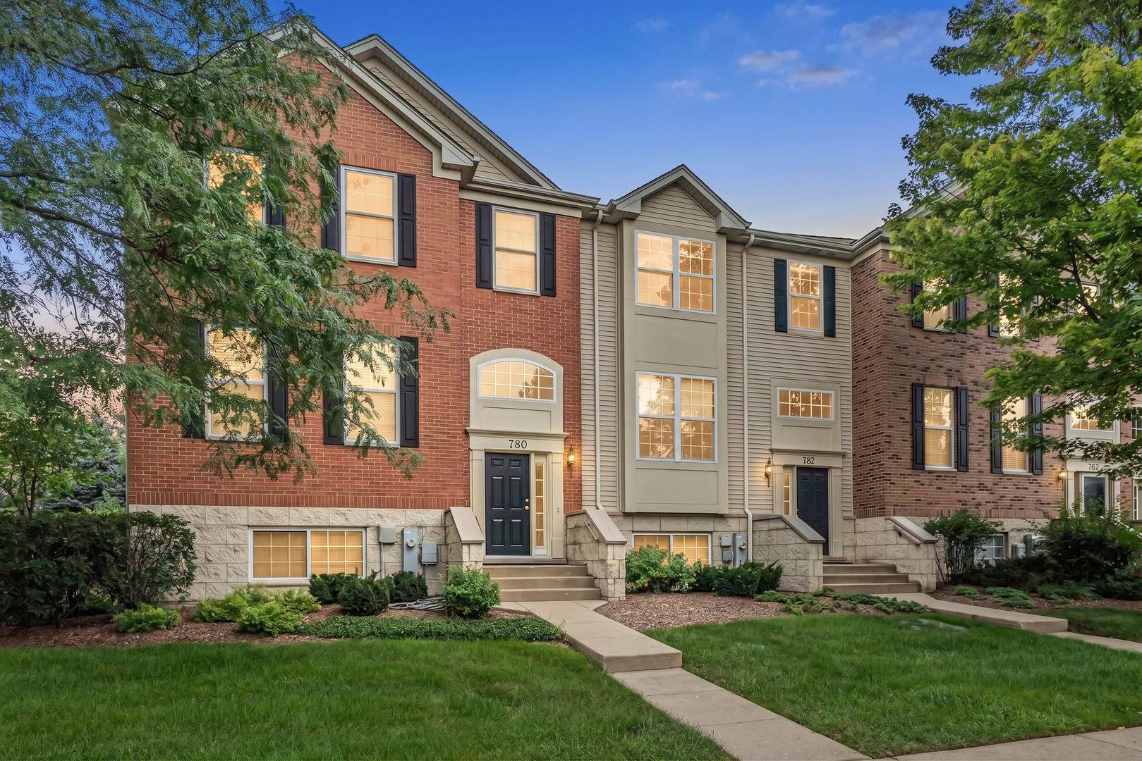 782 Thornbury CT, Bartlett, IL 60103