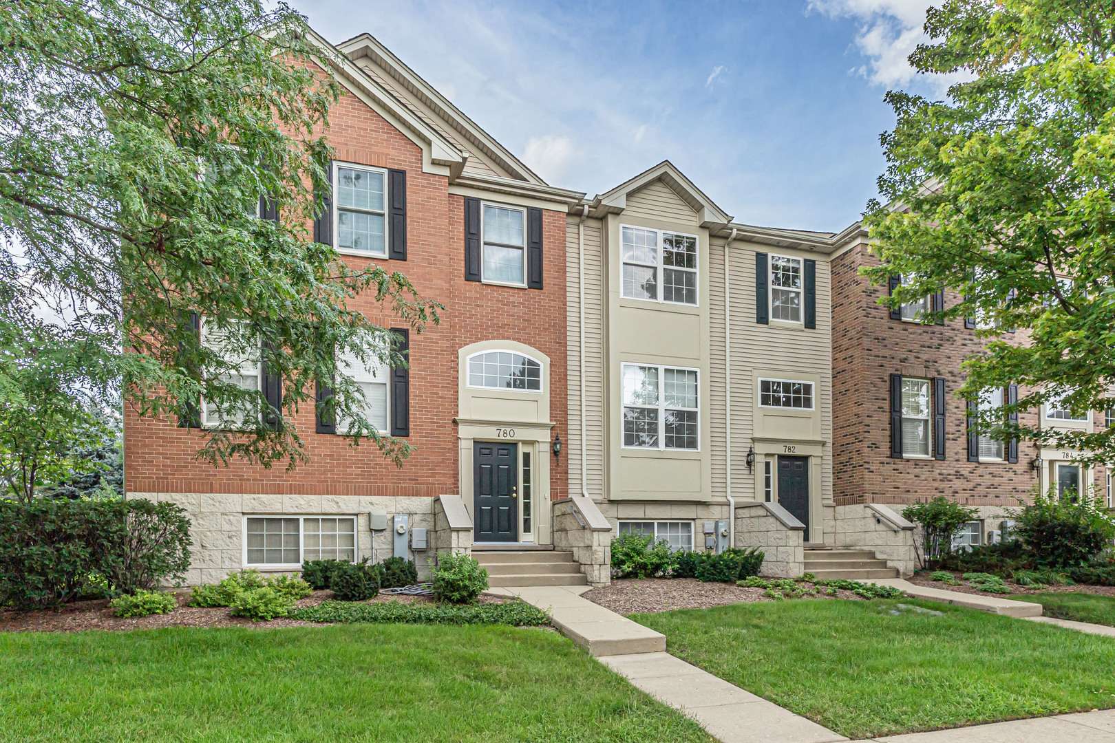 782 Thornbury CT, Bartlett, IL 60103