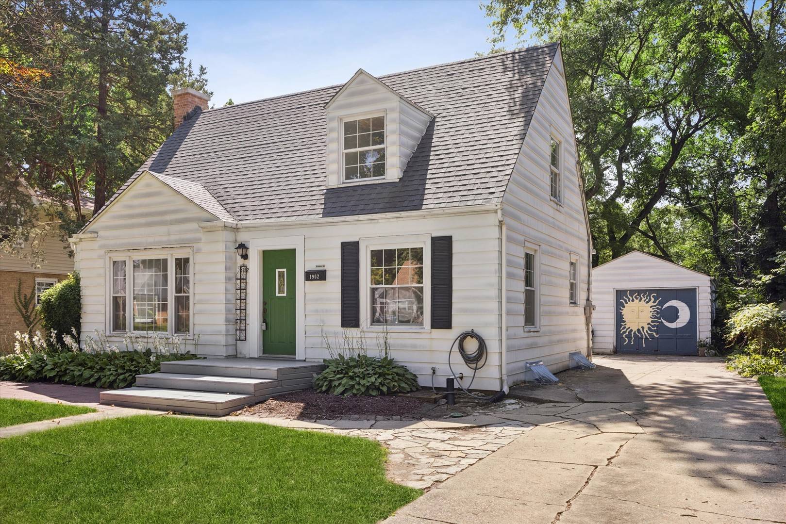 1902 E Indiana ST, Wheaton, IL 60187