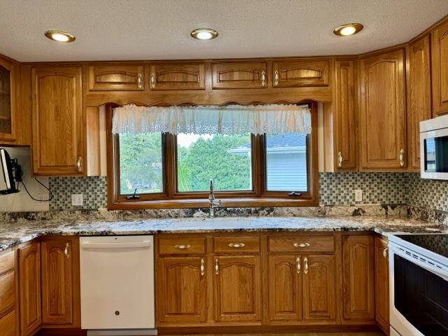 1246 8th AVE N, Clinton, IA 52732