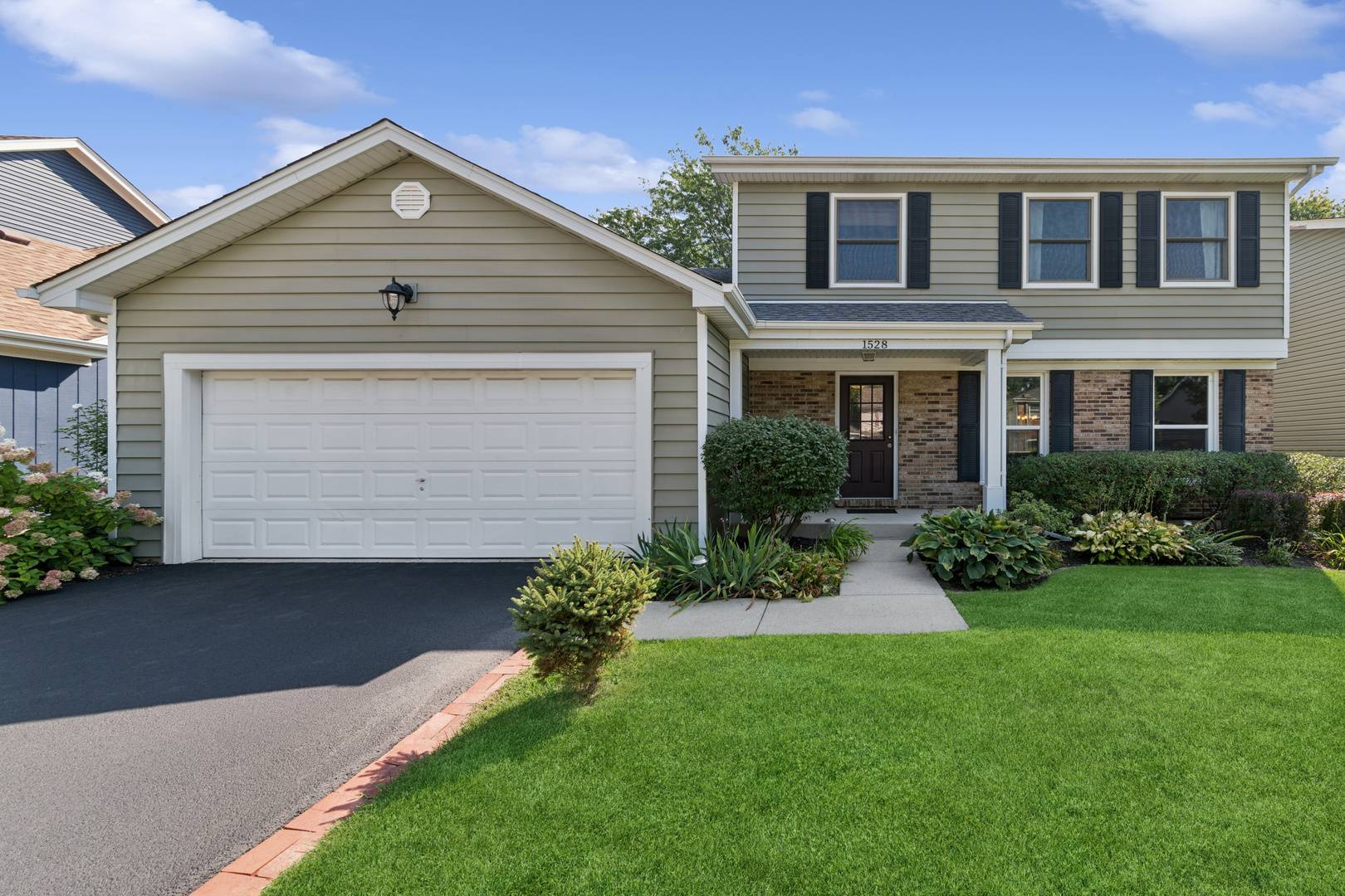 1528 Bonaventure DR, Naperville, IL 60563