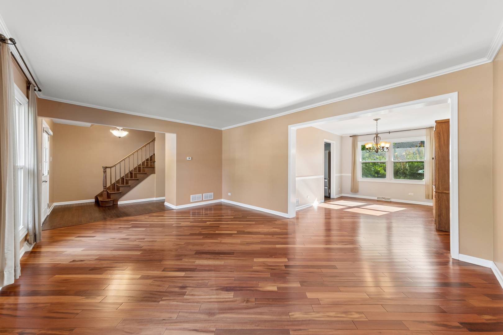 1528 Bonaventure DR, Naperville, IL 60563