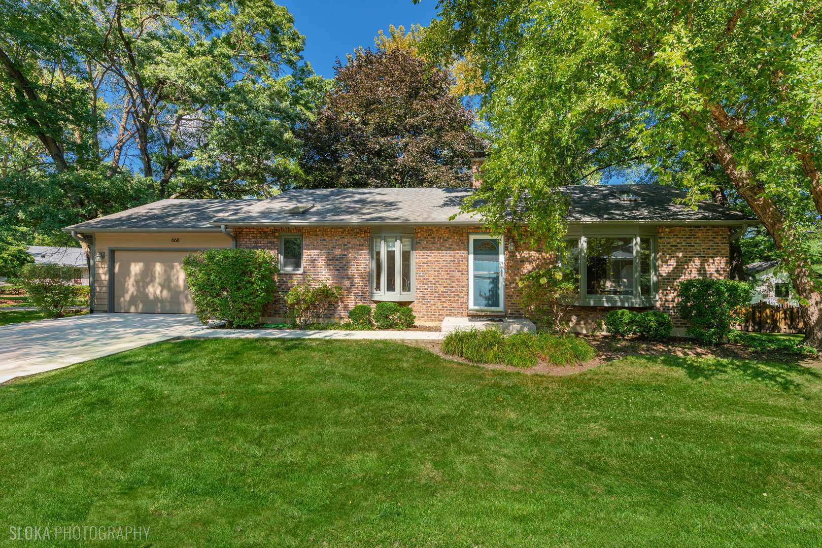 668 S Circle AVE, Port Barrington, IL 60010