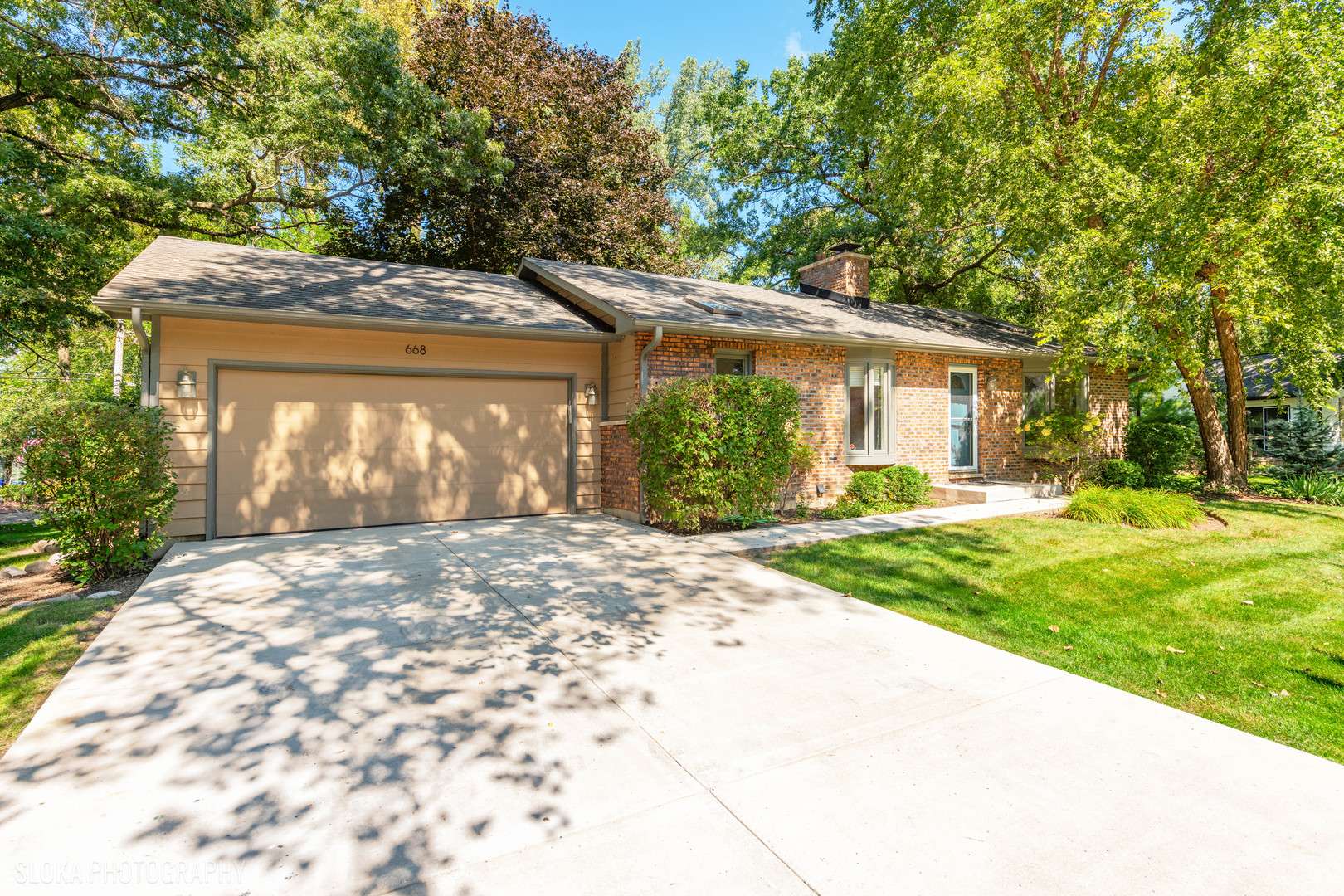 668 S Circle AVE, Port Barrington, IL 60010