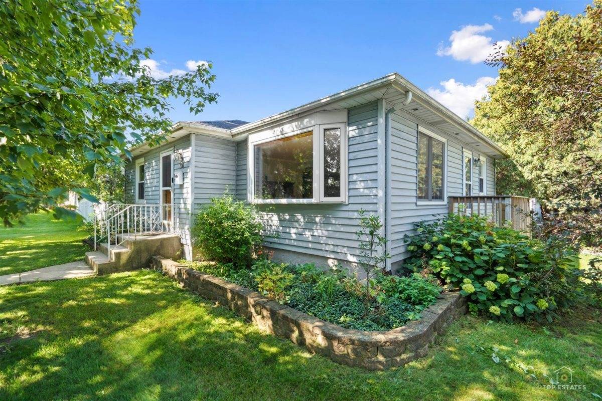 100 S Wisconsin AVE, Addison, IL 60101