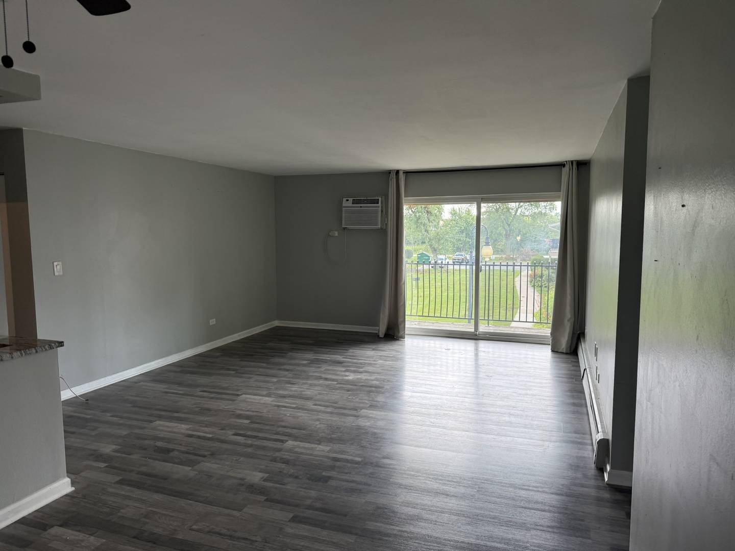 16W486 Lake DR #201, Willowbrook, IL 60527