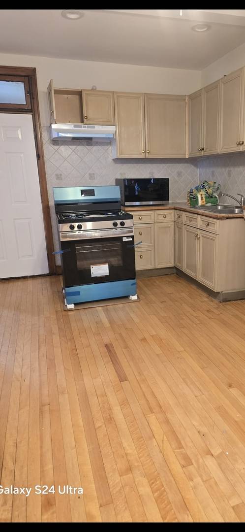 5010 W Henderson ST #2, Chicago, IL 60641