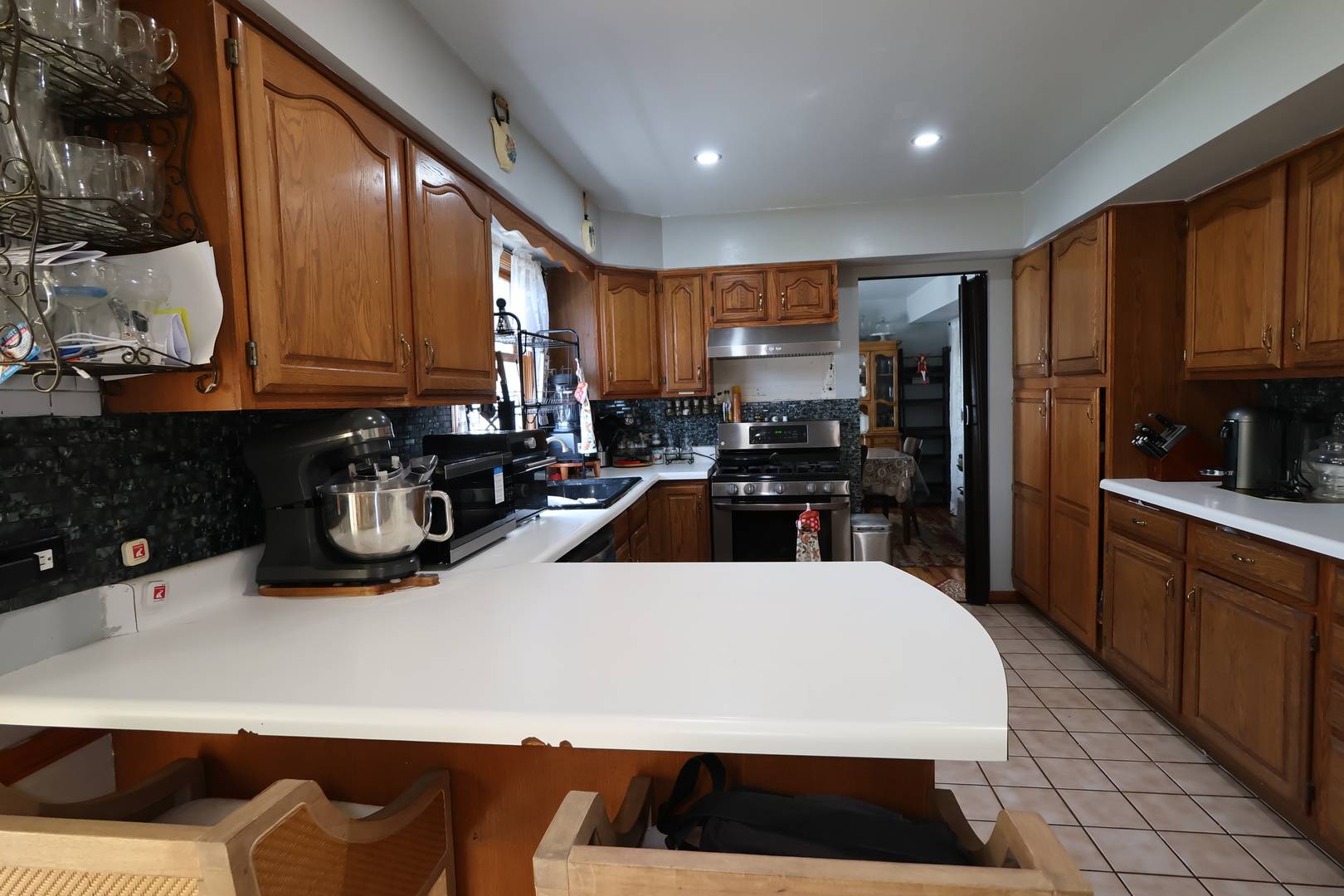 2166 Jordan LN, Elgin, IL 60123