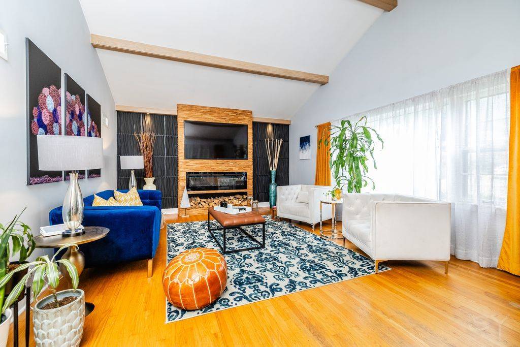 1233 Woodside RD, La Grange Park, IL 60526