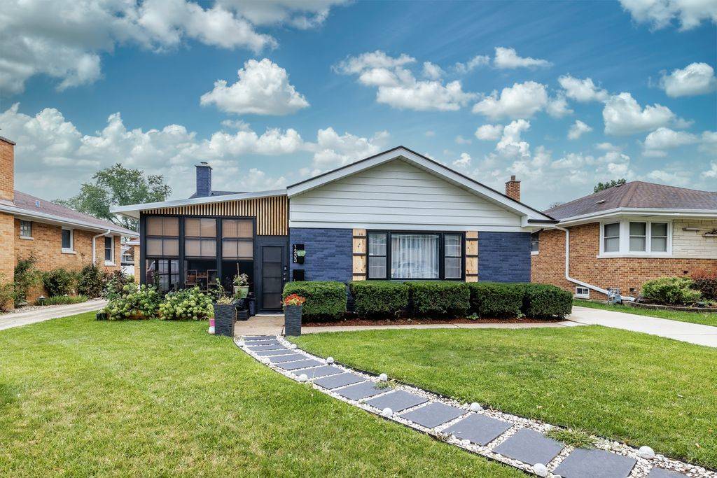 1233 Woodside RD, La Grange Park, IL 60526