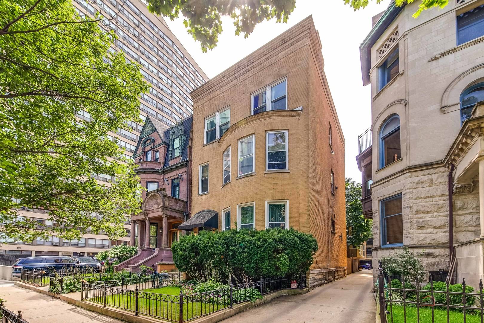 421 W Oakdale AVE #4, Chicago, IL 60657