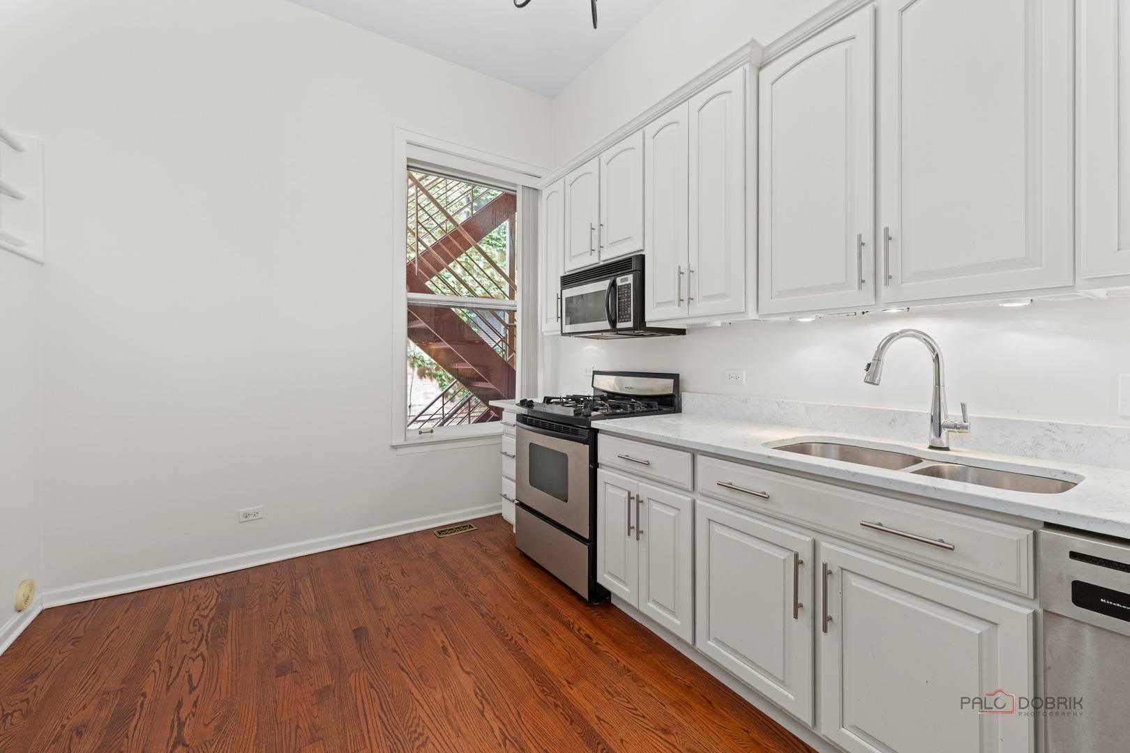 421 W Oakdale AVE #4, Chicago, IL 60657