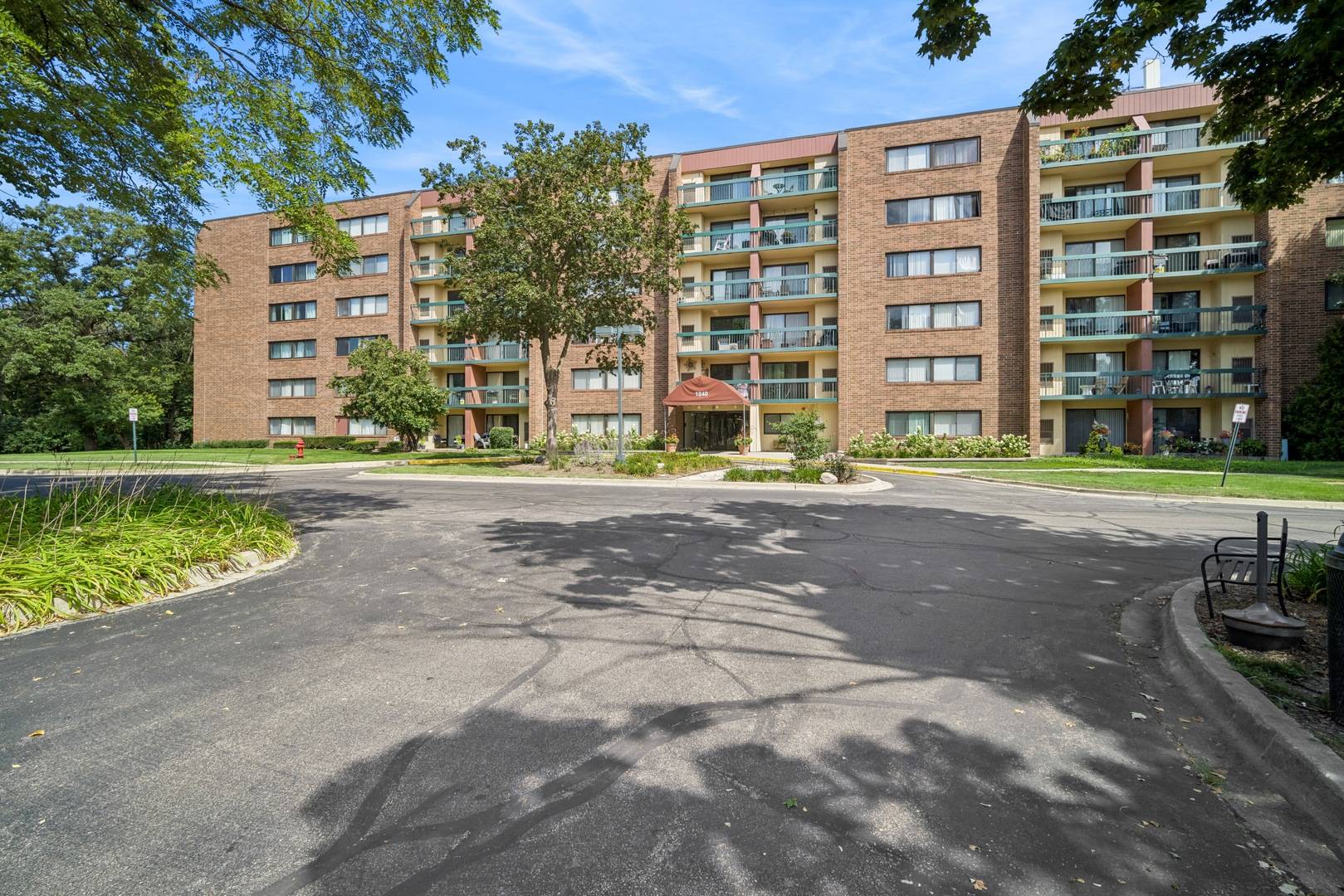 1840 Huntington BLVD #305, Hoffman Estates, IL 60169