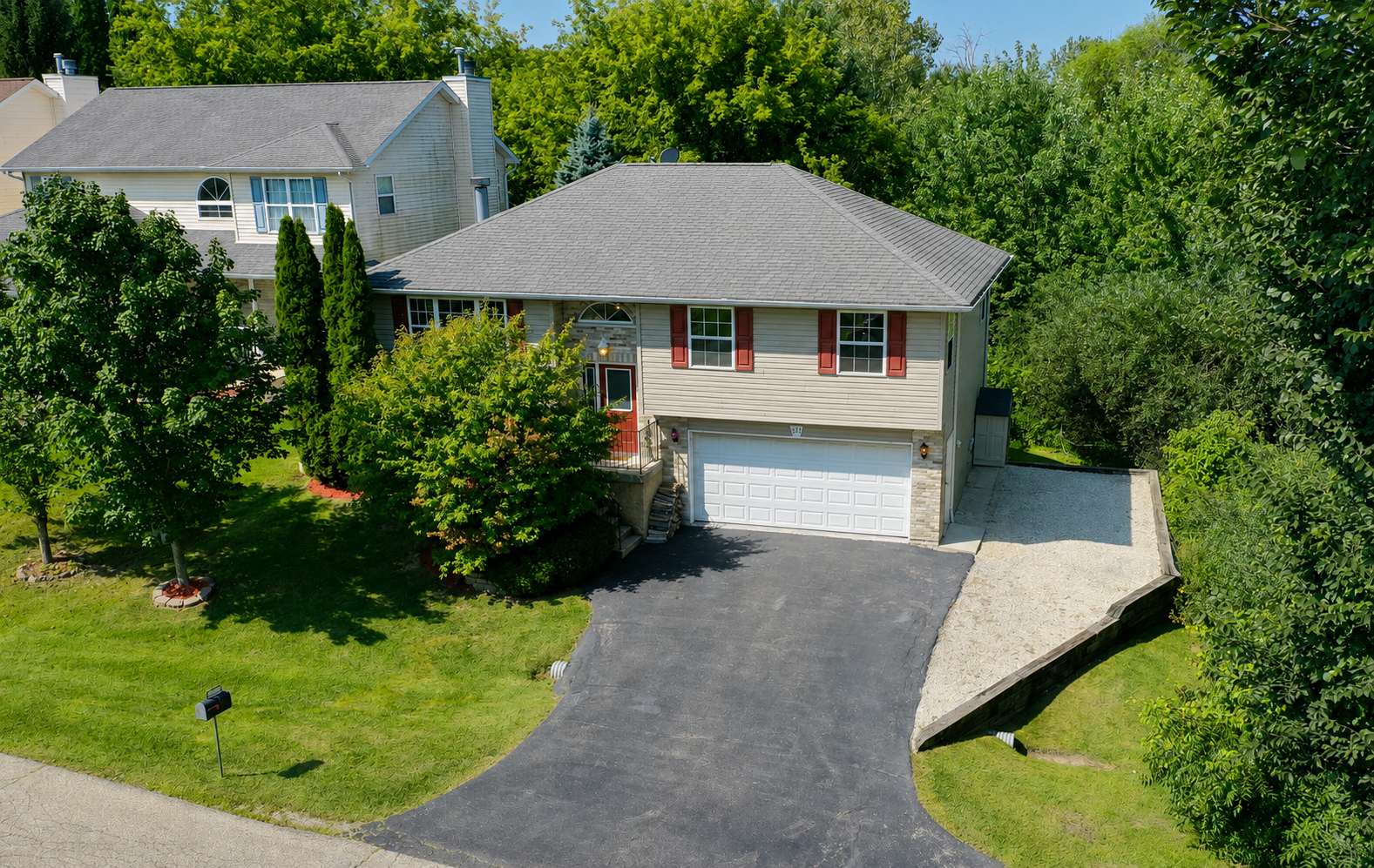 515 S Sheridan RD, Lakemoor, IL 60051
