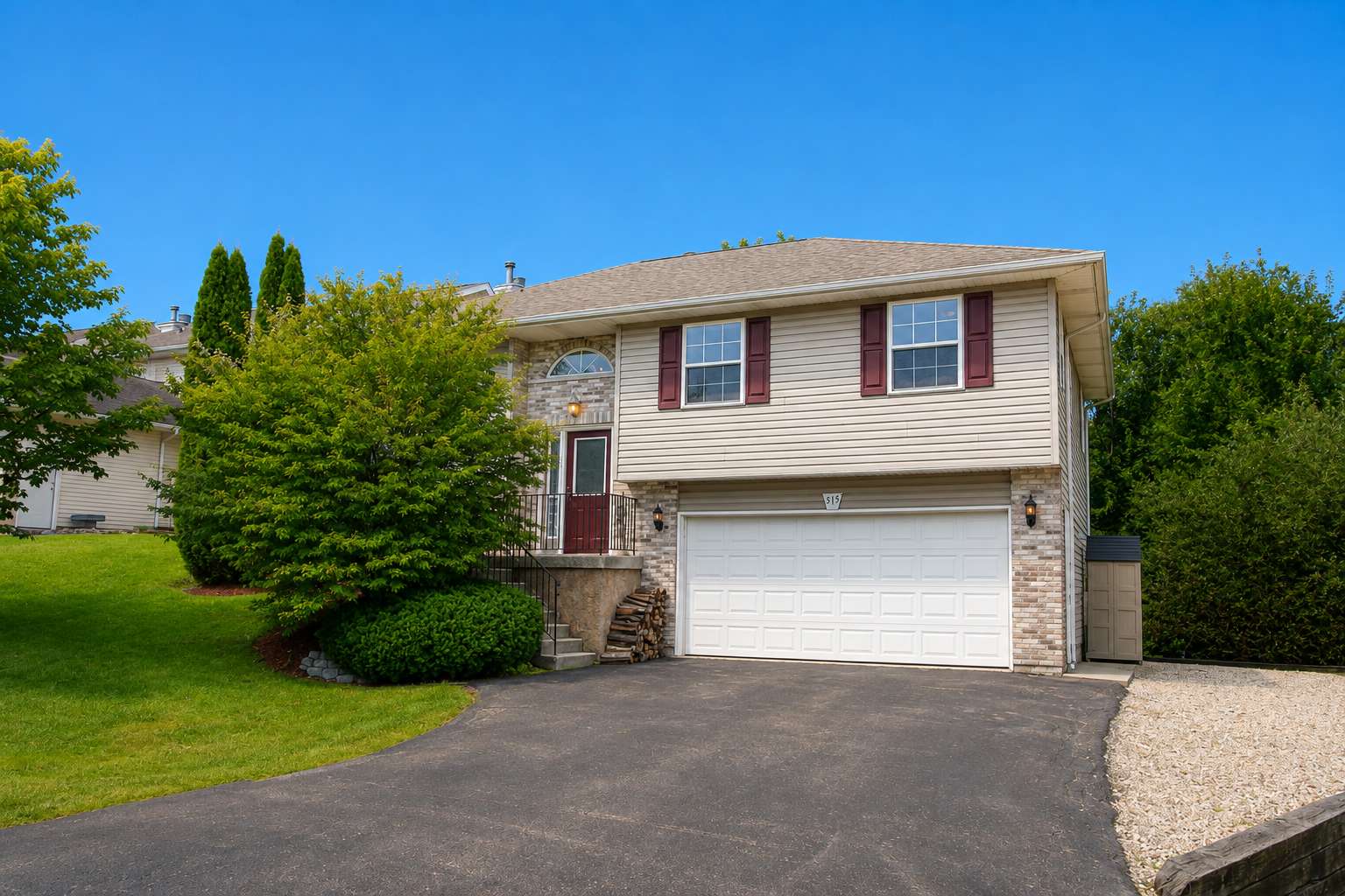 515 S Sheridan RD, Lakemoor, IL 60051