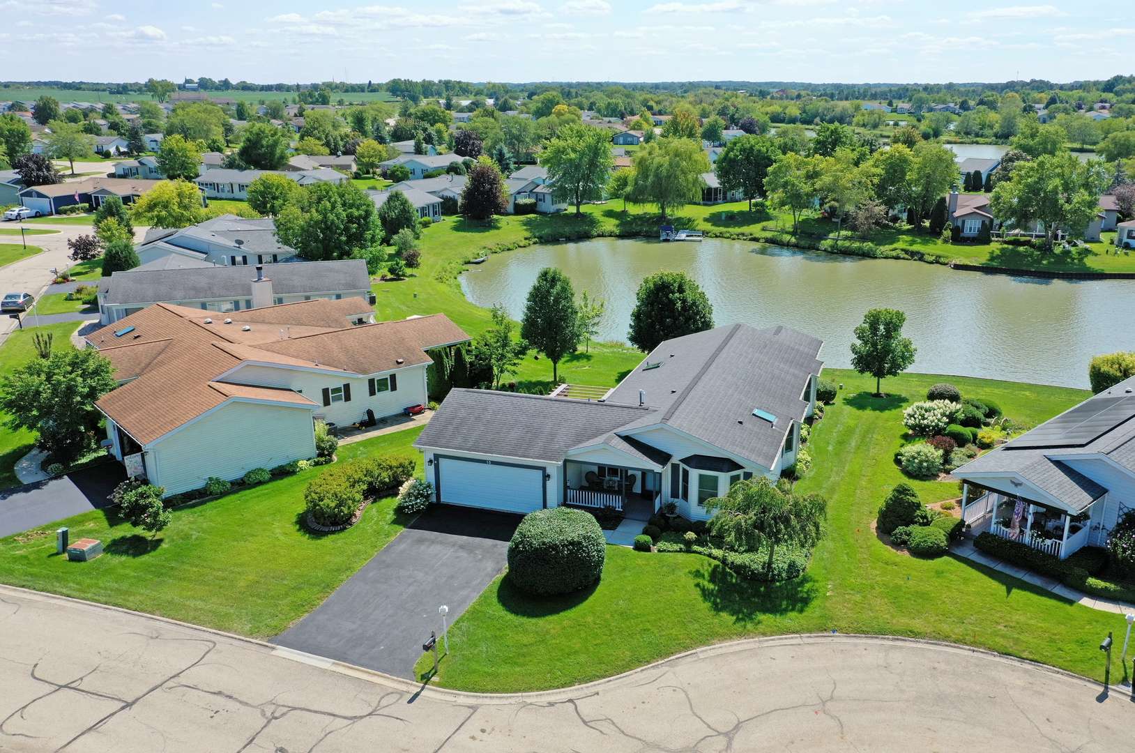 15 Saratoga CT, Grayslake, IL 60030