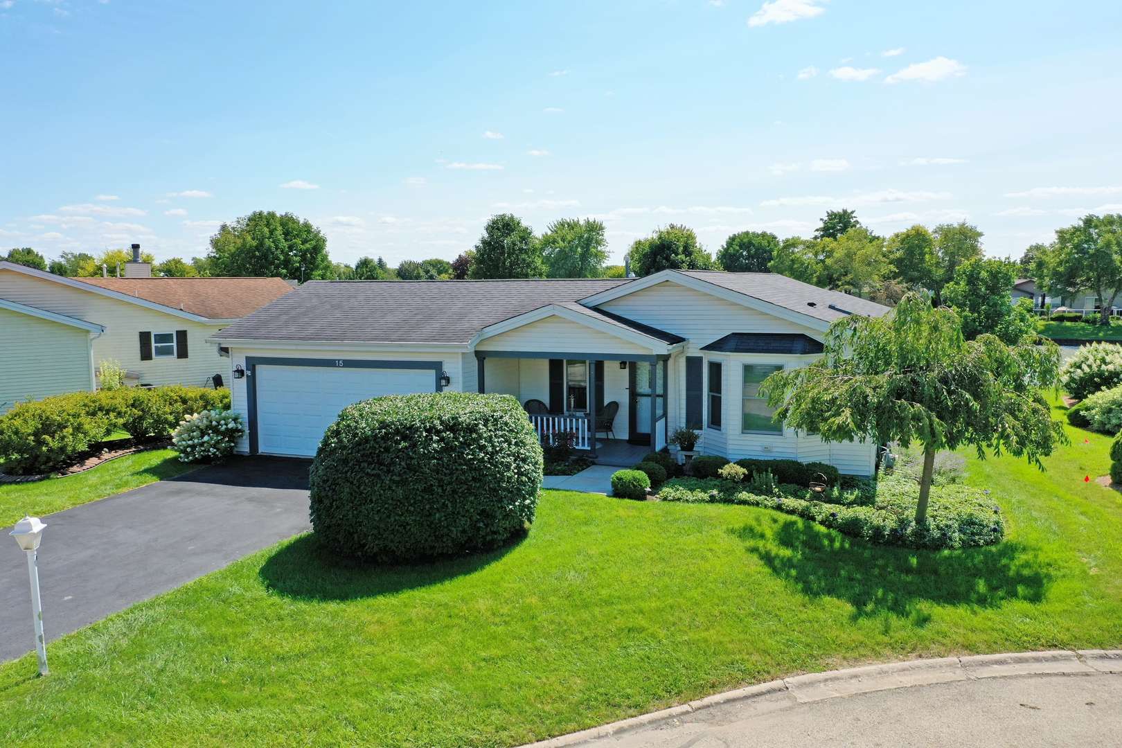 15 Saratoga CT, Grayslake, IL 60030